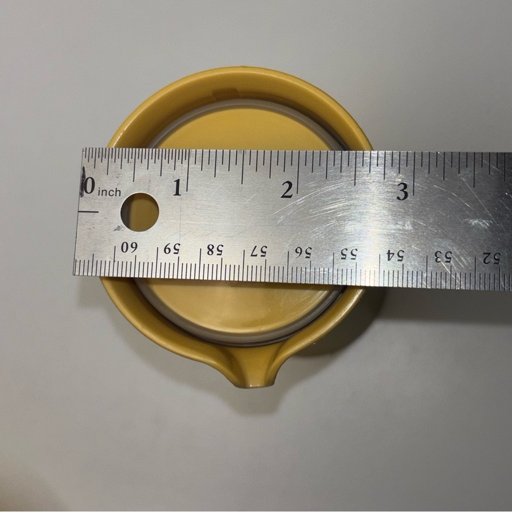 Tupperware vinegar or oil cruet in harvest gold - Picture 10 of 10